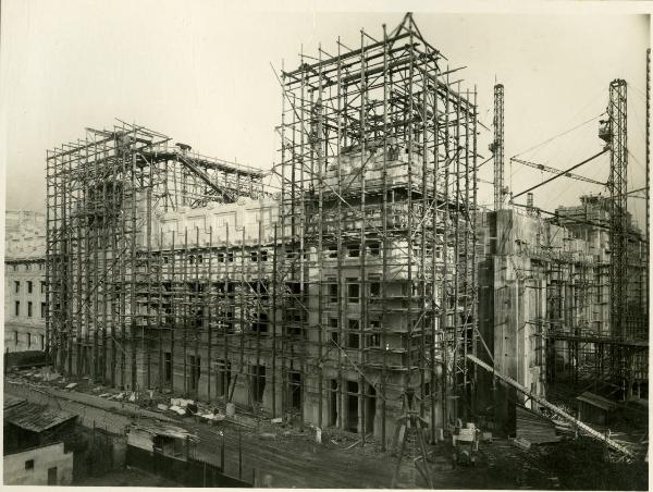 Milano - Stazione Centrale - Costruzione del fabbricato principale - Lavori in corso