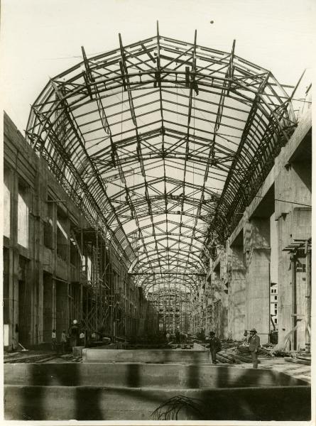 Milano - Stazione Centrale - Costruzione del fabbricato principale - Lavori in corso - Galleria di testa