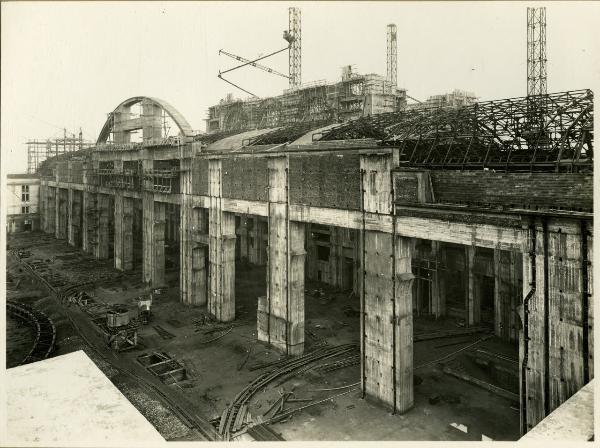 Milano - Stazione Centrale - Costruzione del fabbricato principale - Lavori in corso - Galleria delle Carrozze