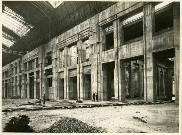 Milano - Stazione Centrale - Costruzione del fabbricato principale - Lavori in corso - Galleria delle Carrozze - Interno