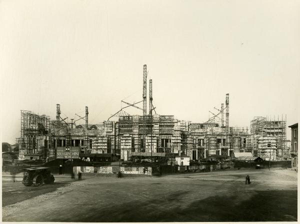 Milano - Stazione Centrale - Costruzione del fabbricato principale - Lavori in corso