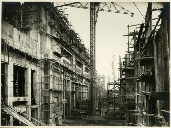 Milano - Stazione Centrale - Costruzione del fabbricato principale - Lavori in corso