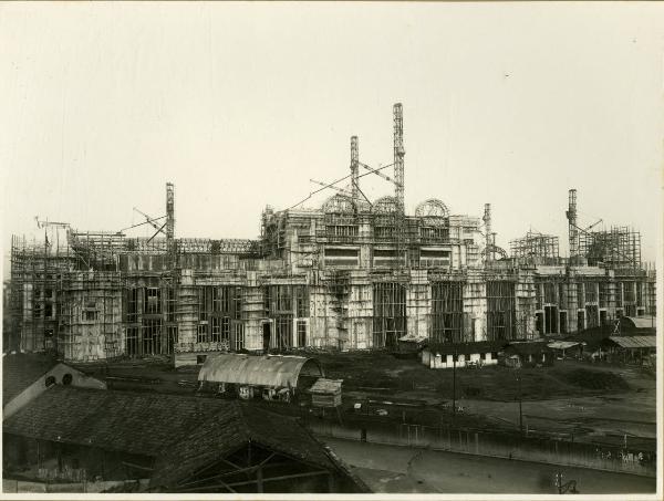 Milano - Stazione Centrale - Costruzione del fabbricato principale - Lavori in corso - Facciata