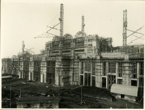 Milano - Stazione Centrale - Costruzione del fabbricato principale - Lavori in corso - Facciata