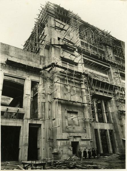 Milano - Stazione Centrale - Costruzione del fabbricato principale - Lavori in corso - Facciata - Arcate