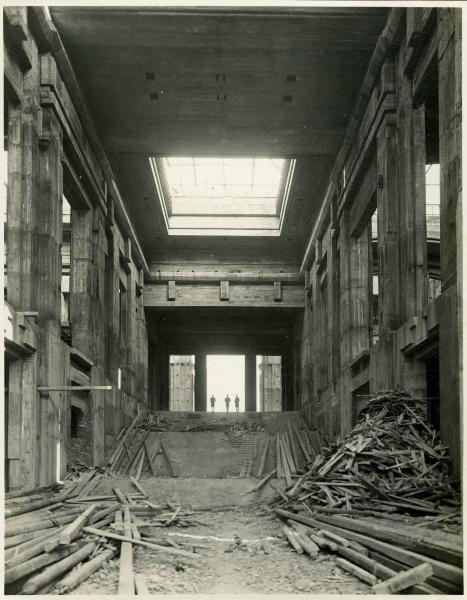 Milano - Stazione Centrale - Costruzione del fabbricato principale - Lavori in corso