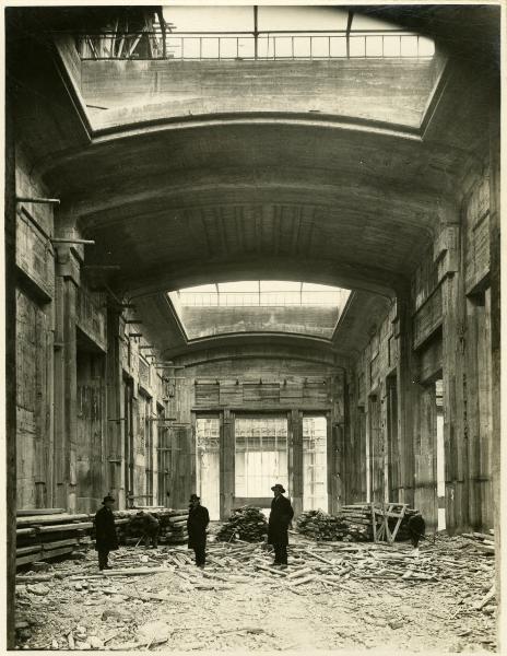 Milano - Stazione Centrale - Costruzione del fabbricato principale - Lavori in corso