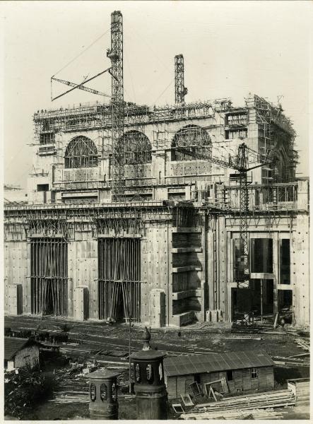 Milano - Stazione Centrale - Costruzione del fabbricato principale - Lavori in corso