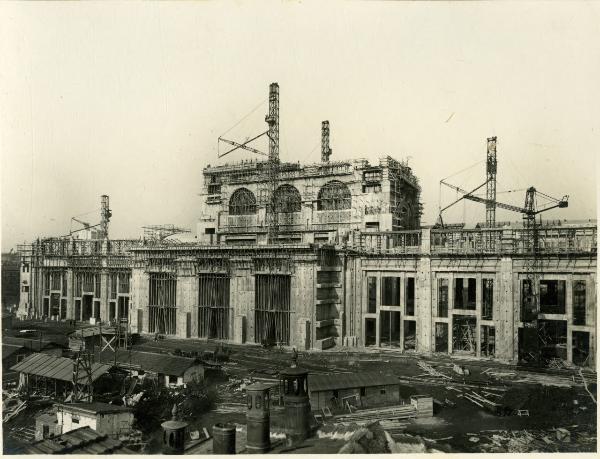 Milano - Stazione Centrale - Costruzione del fabbricato principale - Lavori in corso