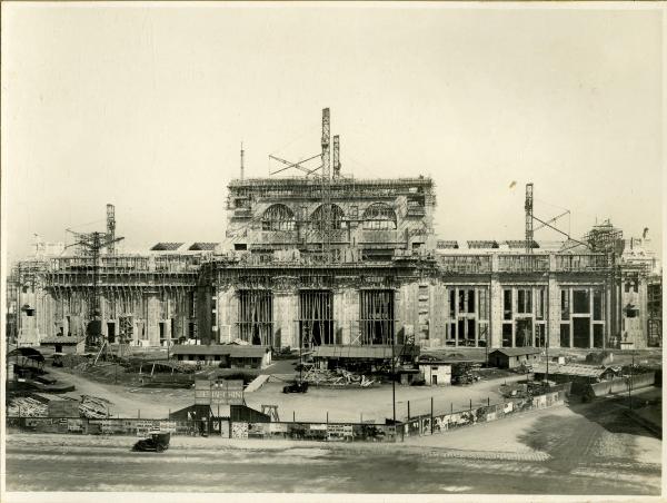 Milano - Stazione Centrale - Costruzione del fabbricato principale - Lavori in corso