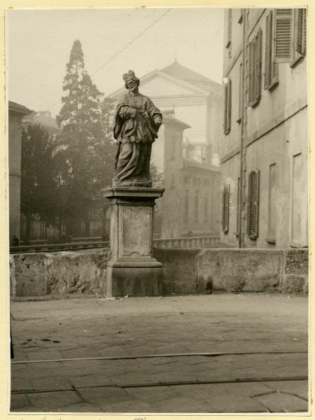Milano - Naviglio - Statua di S. Giovanni Nepomuceno