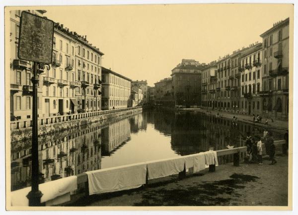 Milano - Naviglio - Laghetto - Panni stesi