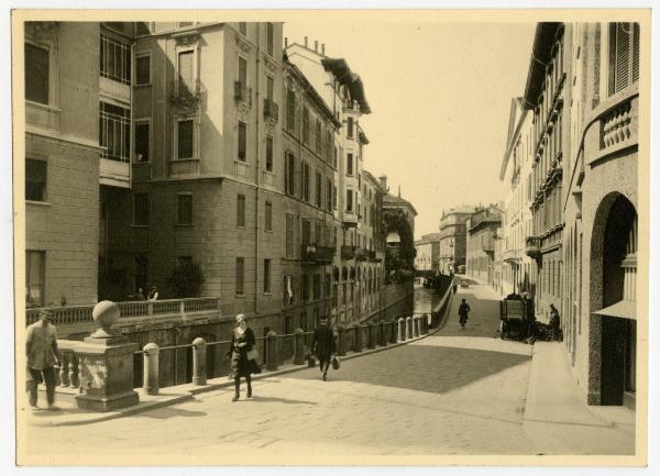 Milano - Naviglio - Via San Damiano angolo via Monforte