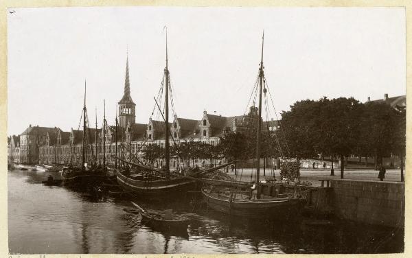 Danimarca - Copenaghen - Canale - Imbarcazioni - Torre del Palazzo della Borsa