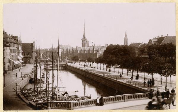 Danimarca - Copenaghen - Canale - Imbarcazioni - Torre del Palazzo della Borsa