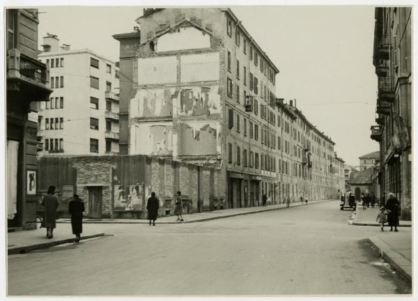 Milano - Via L. Spallanzani angolo Via Broggi - Case di abitazione