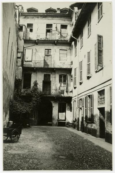 Milano - Via Cavallotti, 6 - Casa di abitazione - Cortile