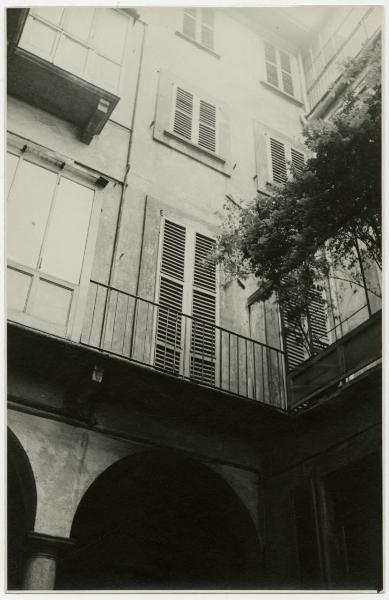 Milano - Via Durini 25 - Casa di abitazione - Cortile