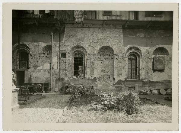 Milano - Via Terraggio, angolo Corso Magenta - Casa di abitazione - Cortile