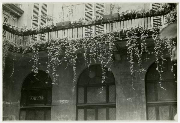 Milano - Via Larga (già Via Adua) 26/28 - Casa di abitazione - Cortile interno