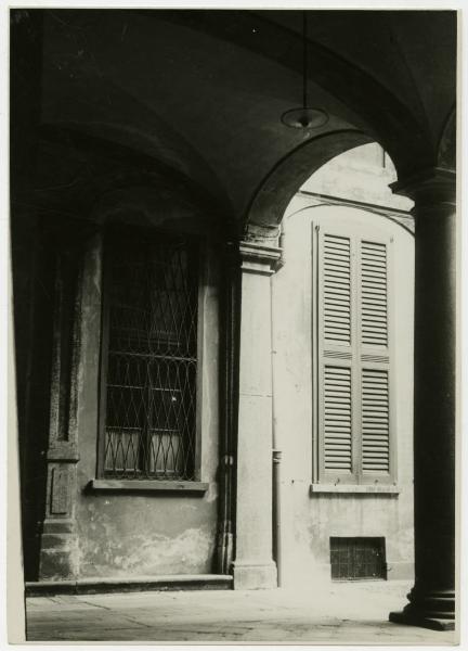 Milano - Via Manzoni 31 - Casa di abitazione - Cortile interno