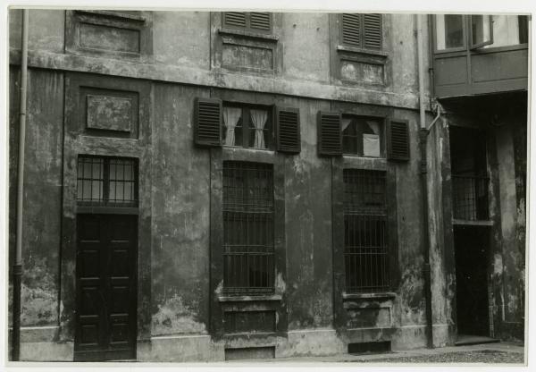 Milano - Via Manzoni 31 - Casa di abitazione - Cortile interno