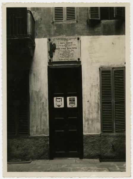 Milano - Via Paolo da Cannobio 35 - Casa detta "Il Covo" - Ingresso della Scuola di Mistica Fascista Sandro Italico Mussolini