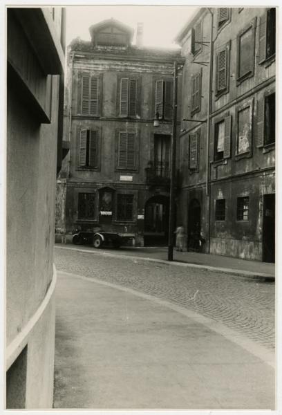 Milano - Via Zecca Vecchia - Casa di abitazione