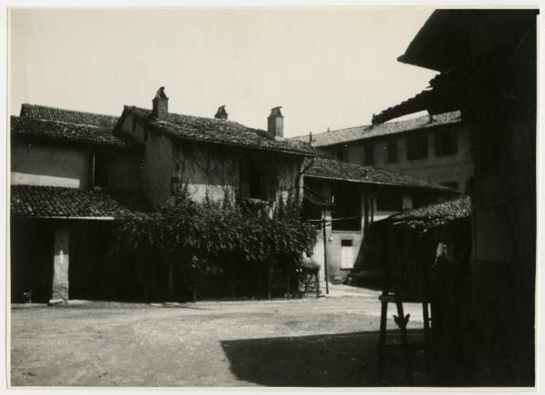 Milano - Cascina Morivione - Cortile