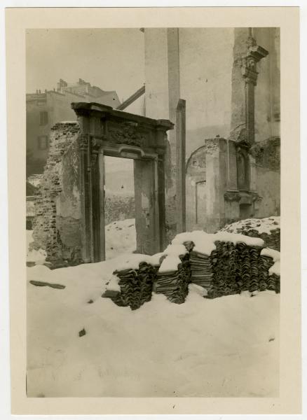 Milano - Resti della Chiesa di San Girolamo innevati