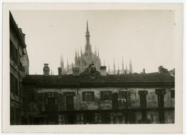 Milano - Via delle Ore, 8 - Casa degli Ostiarii - Cortile