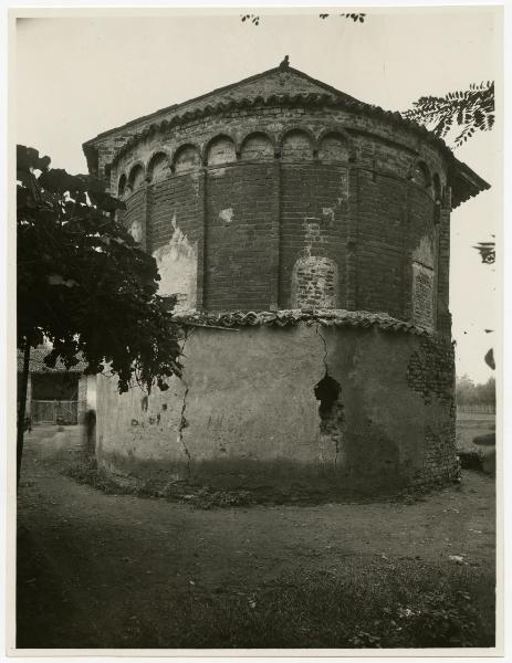 Milano - Cascina S Ambrogio - Chiesetta romanica - Abside