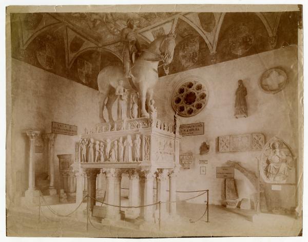 Scultura - Arca di Bernabò Visconti e frammenti scultorei da Santa Maria di Brera - Milano - Castello Sforzesco - Musei Civici - Museo Archeologico - Allestimento Carotti, Seletti, C. Ermes Visconti - Sala 3 (Cappella di S. Donato)