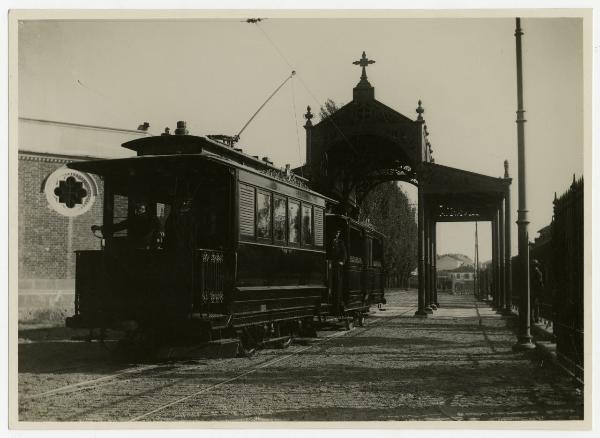 Milano - Cimitero monumentale - Stazione dei tram per Musocco