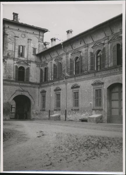 Castelletto di Branduzzo - Castello - Cortile