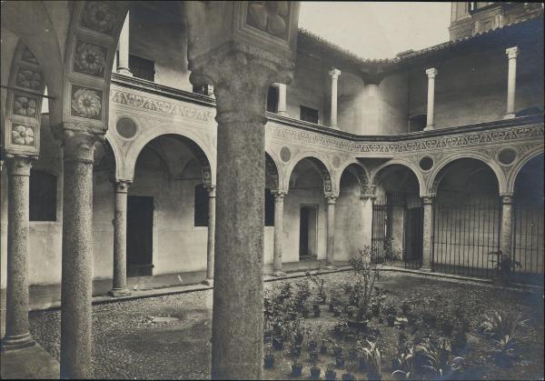 Milano - Chiesa di Santa Maria delle Grazie - Chiostrino