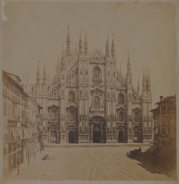 Milano - Piazza del Duomo con l'isolato del Rebecchino e il Portico dei Figini