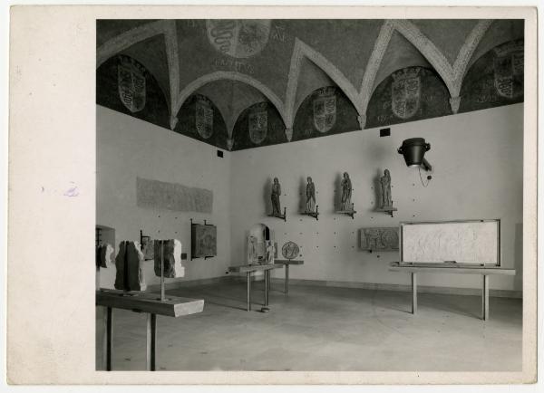 Milano - Castello Sforzesco - Musei Civici - Museo d'Arte Antica - Allestimento BBPR (1956) - Sala XI (Sala dei Ducali) - Opere del XV secolo