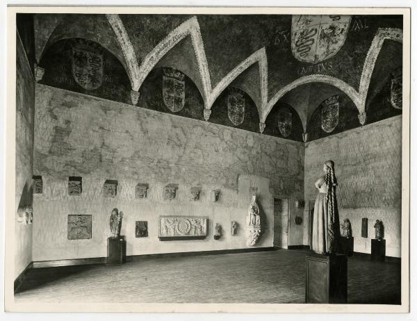 Milano - Castello Sforzesco - Musei Civici - Allestimento Baroni (1948-1953) - Museo d'Arte Antica - Sala 11 (Sala dei Ducali)