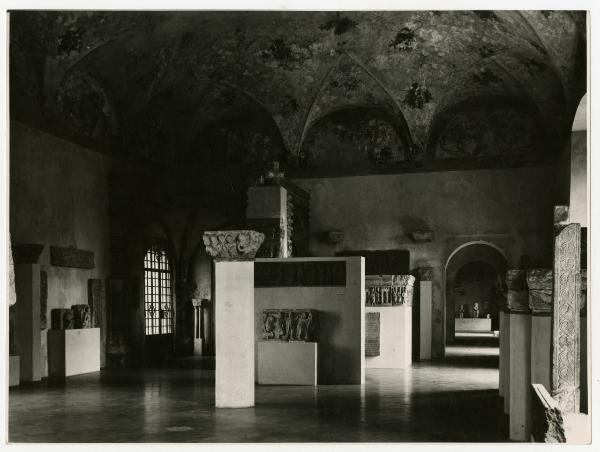 Milano - Castello Sforzesco - Musei Civici - Allestimento Baroni (1948-1953) - Museo d'Arte Antica - Sala 2