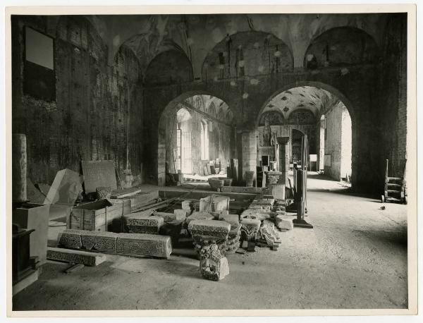 Milano - Castello Sforzesco - Musei Civici - Restauro BBPR (prima fase 1953-1956) - Museo d'Arte Antica - Sala 1 - Monumento funebre di Bernabò Visconti