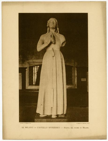 Scultura - Madonna del Coazzone - Pietro antonio Solari - Milano - Castello Sforzesco - Musei Civici - Sala dei Ducali - Allestimento inizio '900 (Carotti, Seletti, C. Ermes Visconti, Beltrami)