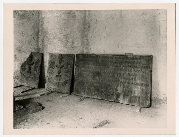 Scultura - Milano - Castello Sforzesco - Raccolta epigrafica sotto il portico della Rocchetta