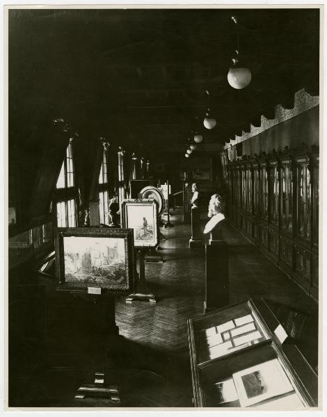 Milano - Castello Sforzesco - Rocchetta - Primo piano - Museo del Risorgimento - Sala del lato ovest DA IDENTIFICARE - Allestimento inaugurato nel 1896