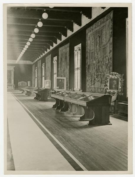 Milano - Castello Sforzesco - Musei Civici - Allestimento Nicodemi (1935) - Sala della Cancelleria (sala 30 nell'allestimento BBPR, oggi sala 26) con la Collezione Trivulzio