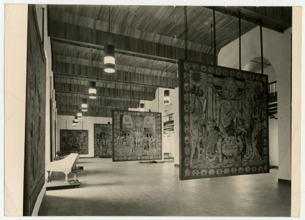 Milano - Castello Sforzesco - Musei Civici - Sala della Balla - Arazzi Trivulzio o dei Mesi da cartoni di Bramantino - Secondo allestimento BBPR (1963-1969)