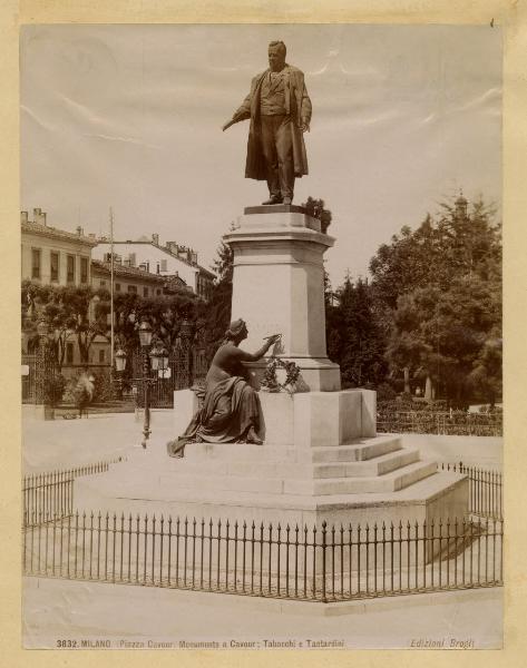 Milano - Piazza Cavour - Monumento a Cavour