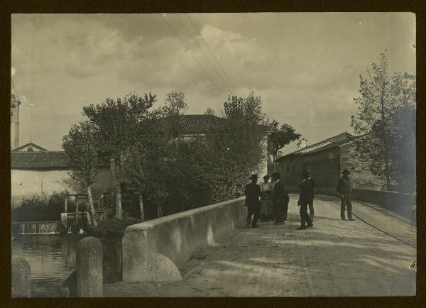 Creazzo - Frazione Olmo - Ponte sul fiume Retrone - Mulino dell'Olmo - Passanti - Chiesa