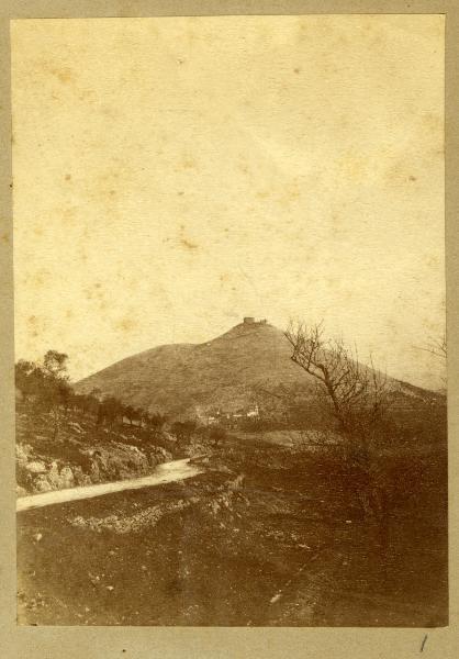 Castel Morrone - Monte Castello - Panorama - Strada sterrata - Albero - Paese - Chiesa Ave Gratia Plena