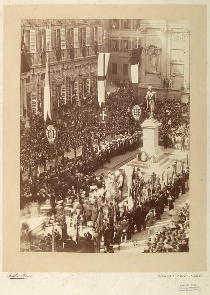 Milano - 1883 - Piazza San Fedele - Inaugurazione del monumento ad Alessandro Manzoni, opera di Francesco Barzaghi